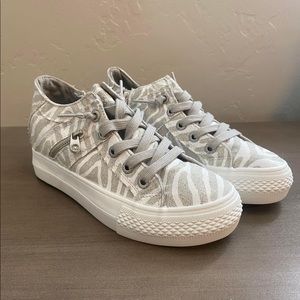 Blowfish Sneakers in Grey and White